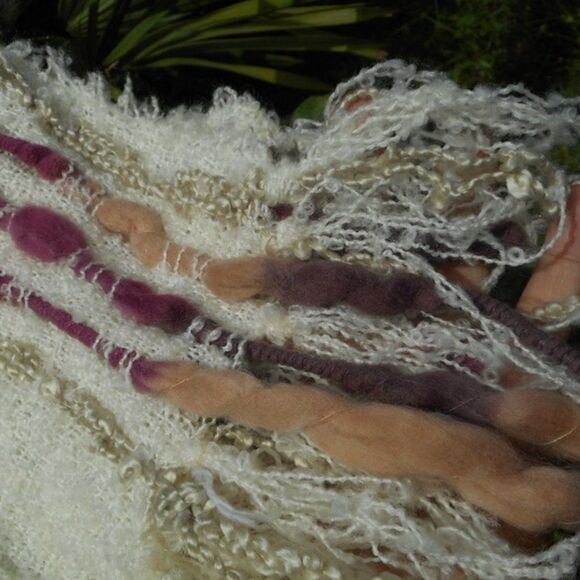 NWOT NOELLE Acrylic/Wool/Nylon Cream/Pink/Raspberry Scarf w/Fringe - Picture 5 of 11